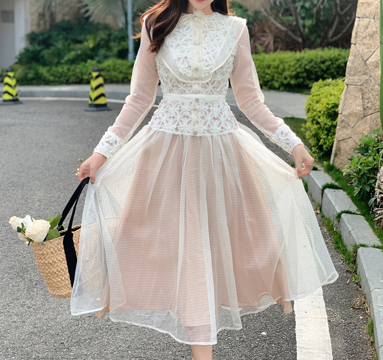 Elegantes Langarm Chiffon Kleid mit Spitze in Creme Wadenlang