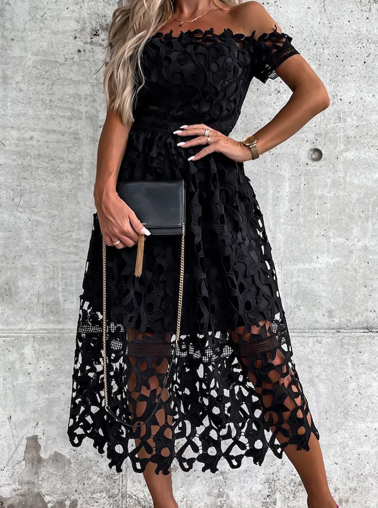 Elegantes Schulterfreies Maxi Kleid mit Cut Outs in Schwarz Wadenlang