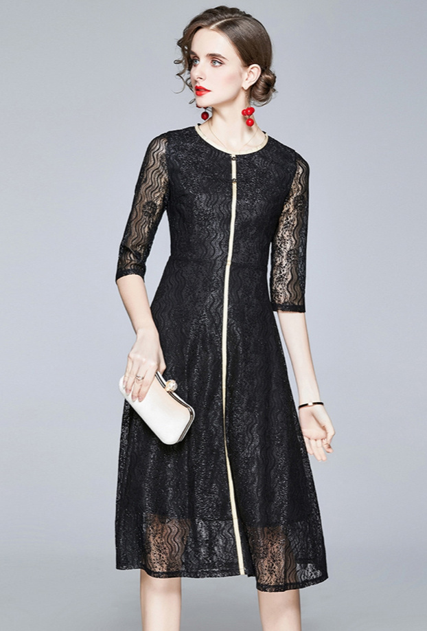 Elegantes Schwarzes Kleid aus Spitze mit Ärmel Wadenlang