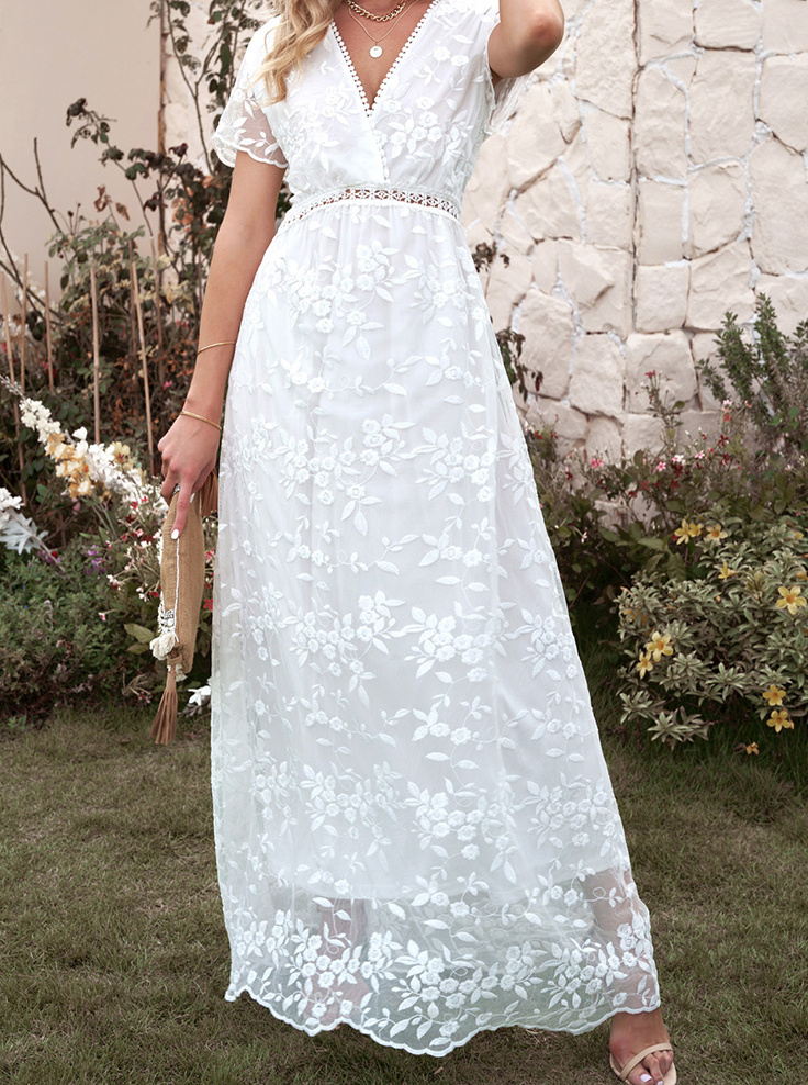 Kurzarm Maxi Boho Sommerkleid mit V Ausschnitt und Spitze in Weiß Elegant