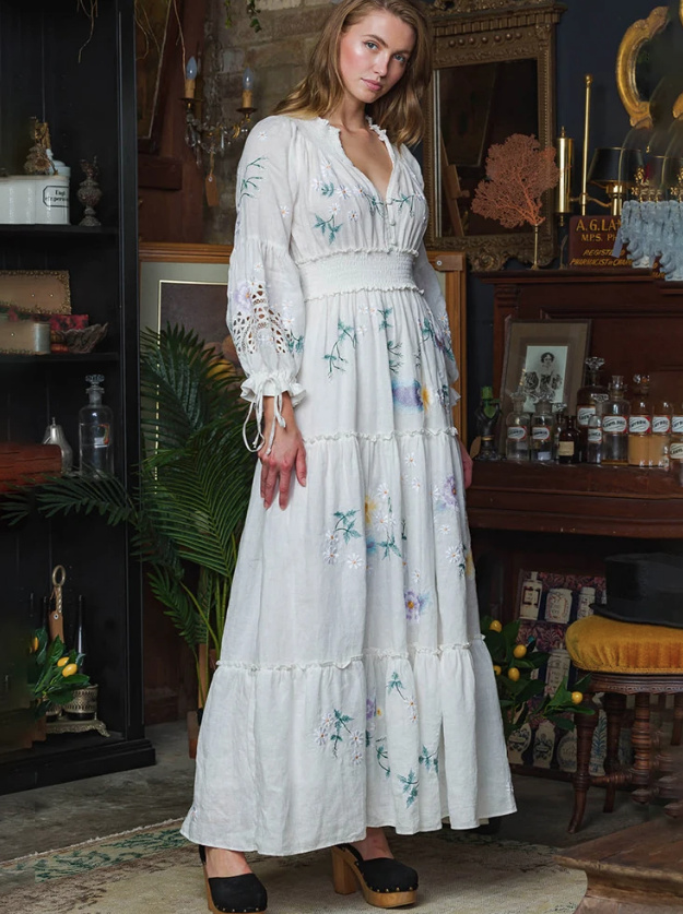 Langarm Boho Sommerkleid Berenice mit V Ausschnitt in Weiß mit Blumen