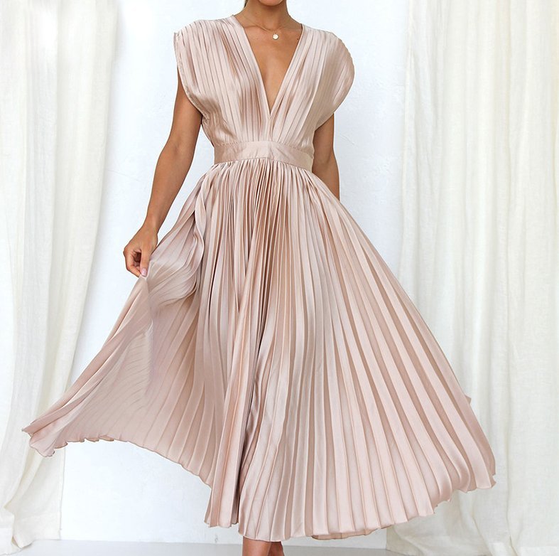 Elegantes A-Linie Plissee Kleid in beige Champagne Wadenlang mit V Ausschnitt