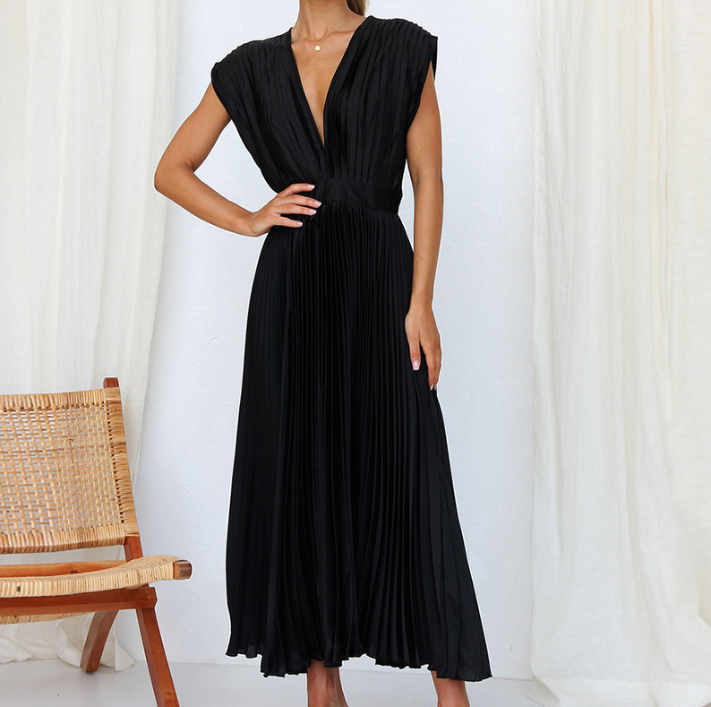 Elegantes A-Linie Plissee Kleid in Schwarz Wadenlang mit V Ausschnitt