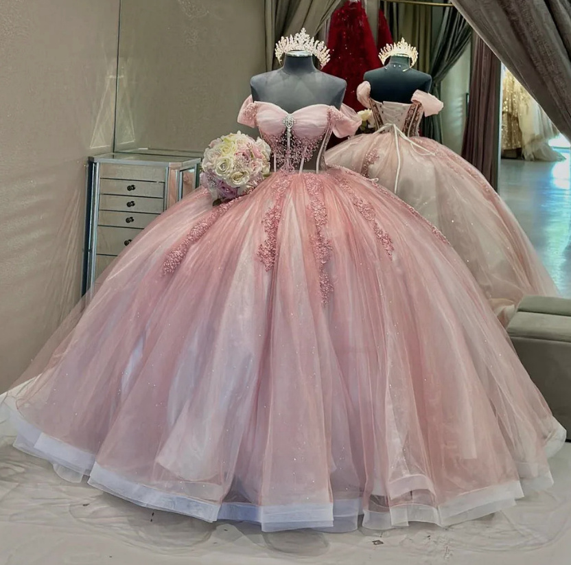 Schulterfreies Mieder Prinzessinen Ballkleid Abschlusskleid in Rosa mit Spitze