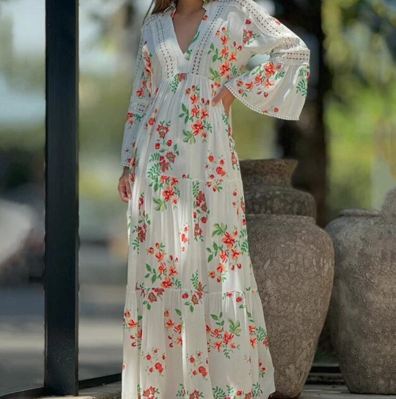 Langarm Boho Sommerkleid Bianca mit V Ausschnitt in weiß mit Blumenmuster