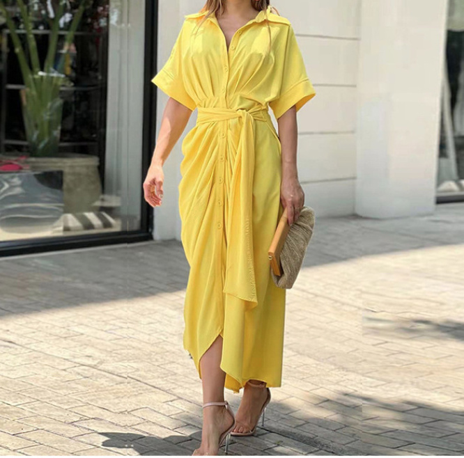 Kurzarm Sommerkleid mit Turndown Kragen und Knöpfe Lang in Gelb