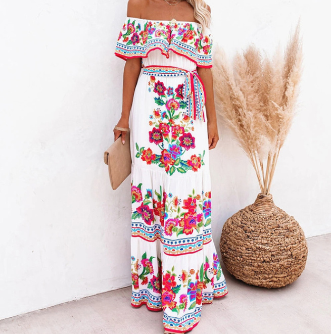 Schulterfreies Plissee Maxi Kleid Amie Elegant in Weiß Blumenmuster Lang
